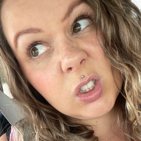 Meet your Posher, Jessika - Picture 2 of 2